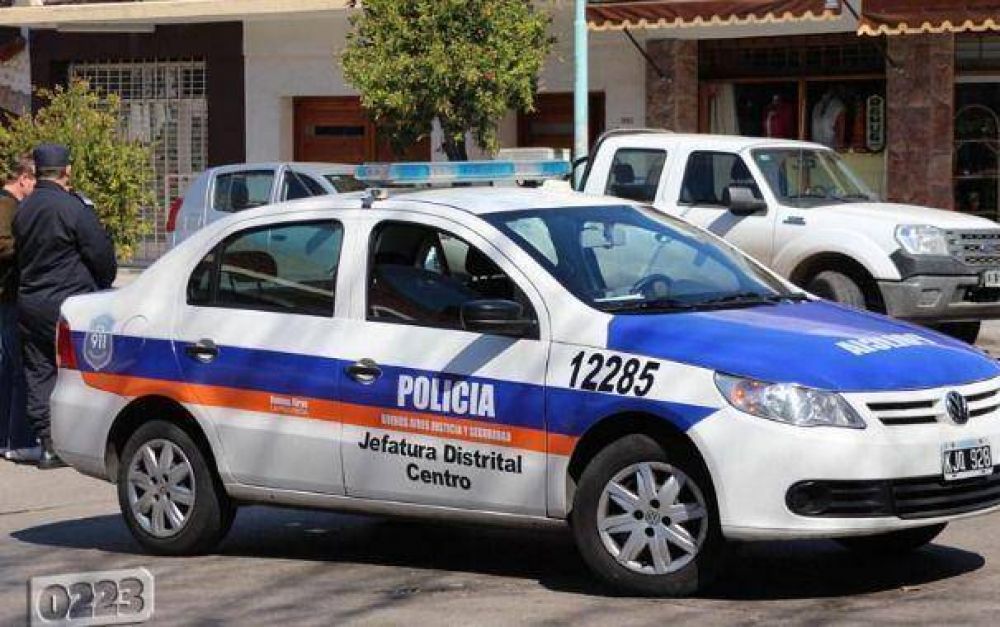 La amordazan en su departamento y le roban siete mil euros