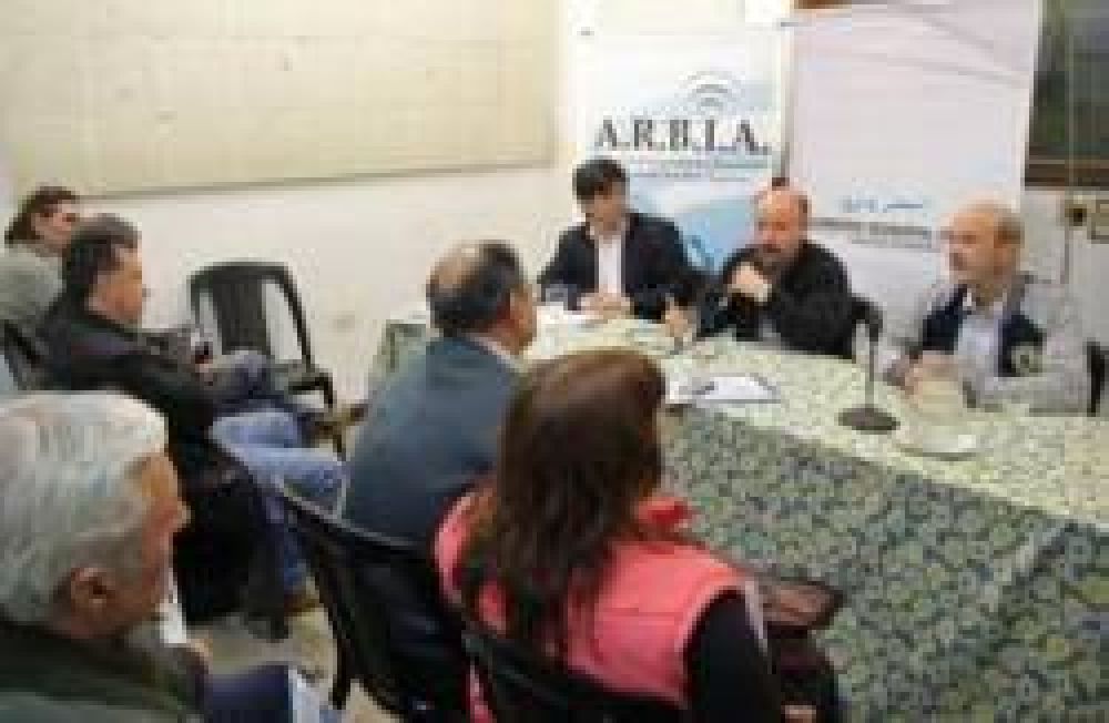 Franc�s y Muntaner presentaron en Azul la Tarifa Social de Energ�a para Radios y Canales de TV