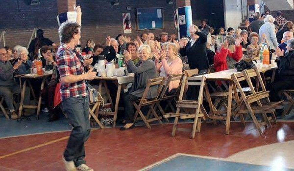 Jubilados festejaron su d�a en el club Estudiantes