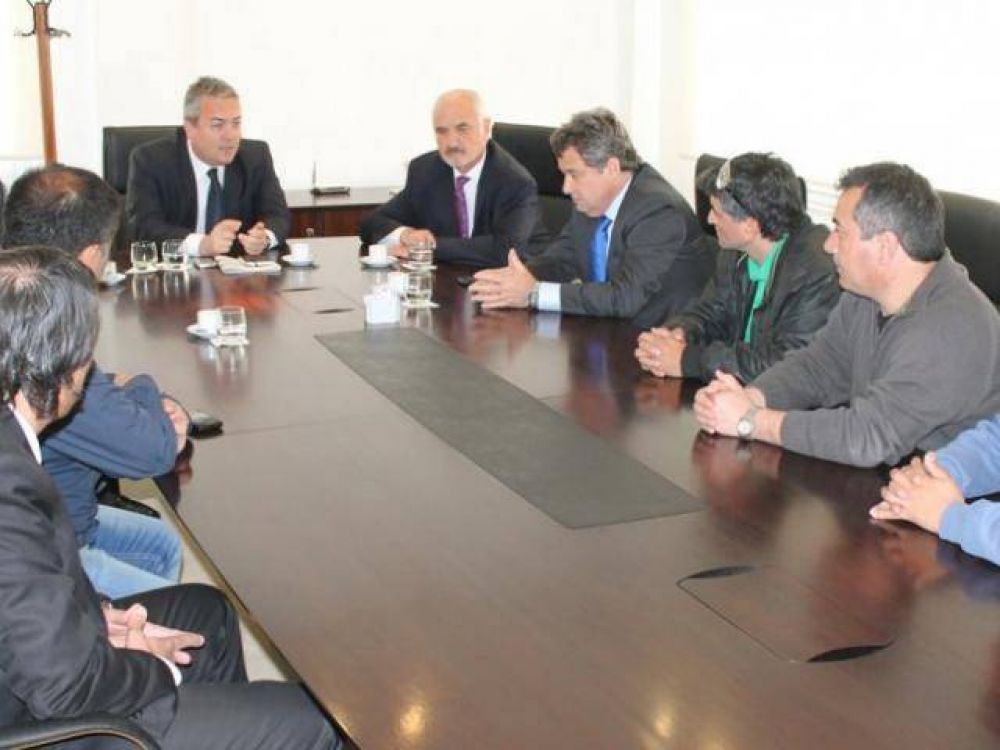 Continuar� el proceso de licitaci�n para el dragado del puerto de Dock Sud