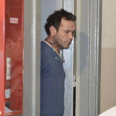 Mantuvo sexo expl�cito y exhibicionismo delante de sus hijas