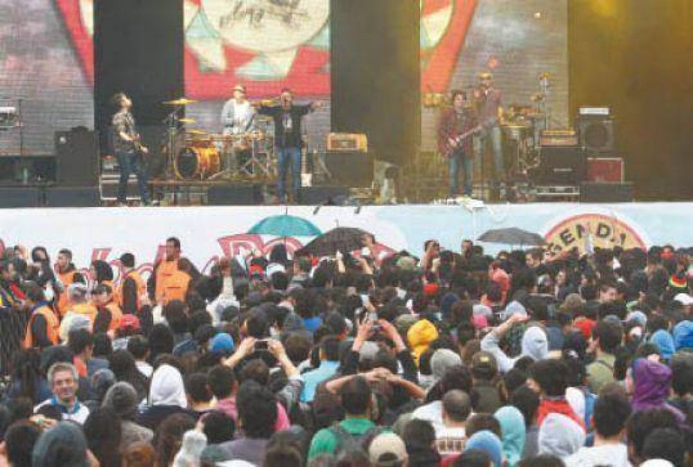 La amenaza de llovizna no amedrent� a los fans del reggae, en el sur porte�o