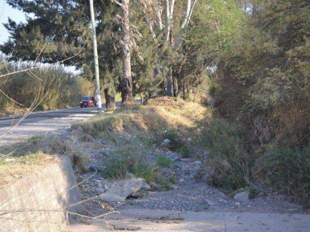 Vecinos reclaman a Vialidad de la Naci�n la limpieza de canales