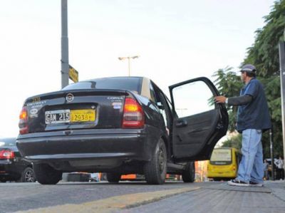 Antes de fin de a�o habr� autos escuela para capacitar a conductores de taxis