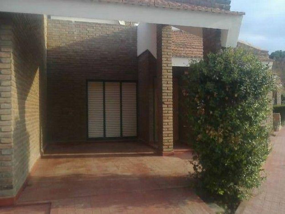 Delincuentes desvalijaron un departamento en Santa Rita