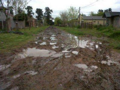 Vecinos del barrio �El Solar� reclaman por el estado de las calles