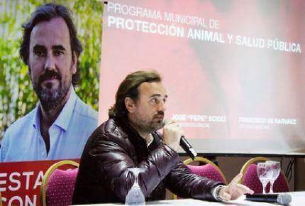 Giri junto a Patricia M�ndez lanzaron el Programa Municipal de Proteci�n y salud p�blica