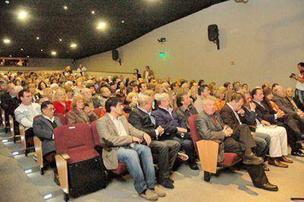Inauguraron el Teatro Municipal Unin Ferroviaria