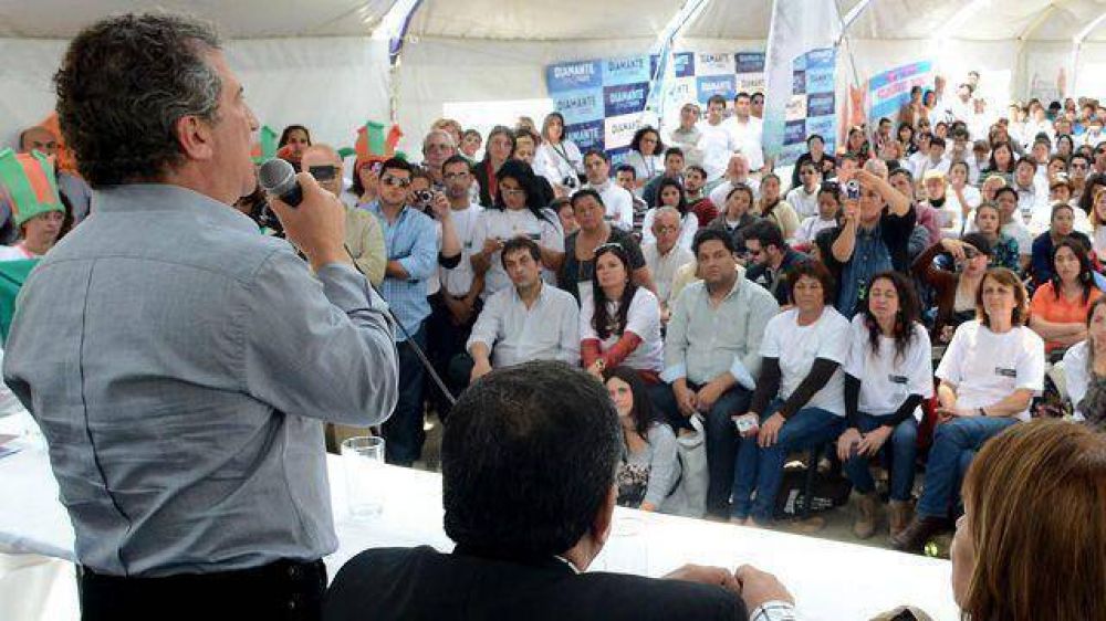 Urribarri reafirma la defensa al gobierno nacional	 
