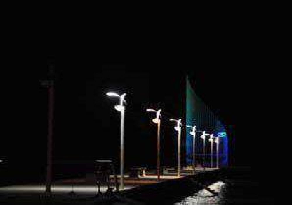 Inauguraron la iluminaci�n del espig�n en el D�a del Turismo