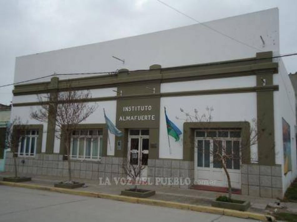Cincuenta a�os educando a un pueblo