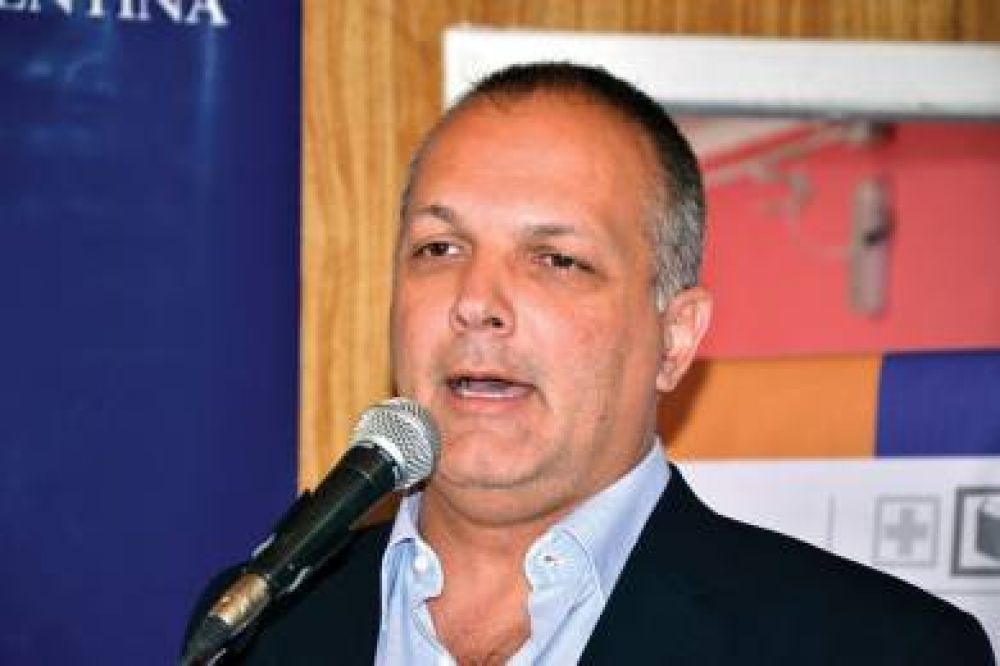 Buzzi: �Lo m�s importante es recuperar los d�as de clases perdidos�