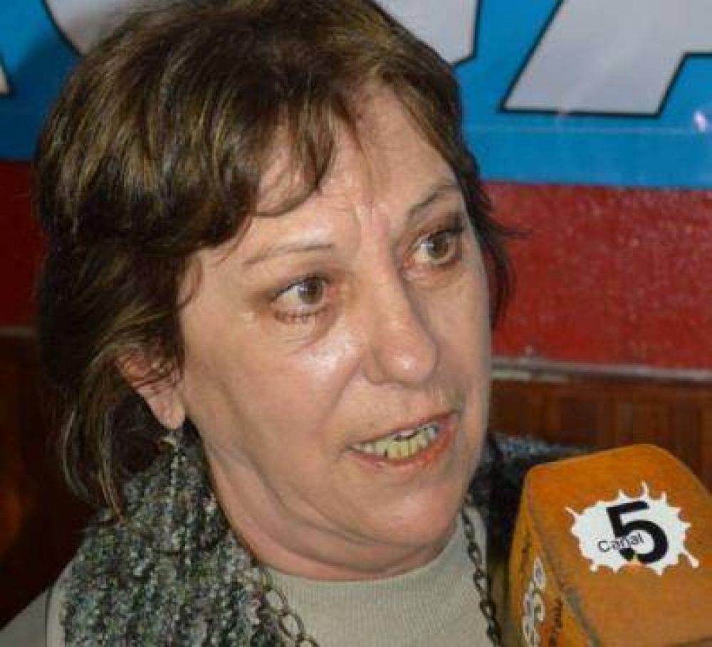 La Diputada Pan Rivas present� un proyecto para v�ctimas de violencia de g�nero