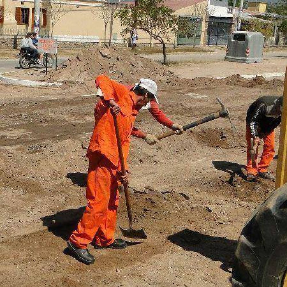 Inici� asfaltado en el Faldeo del Velasco Sur