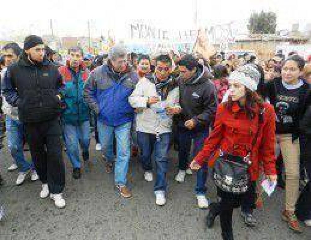 Fuentes busca votos desde distritos leales