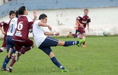 A Racing no le sobra juego, pero liga poco
