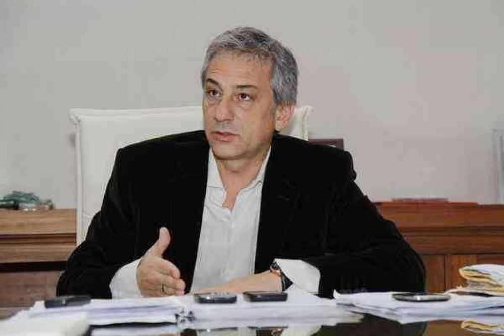 JOS� ESEVERRI SUE�A CON UN AZUL Y OLAVARR�A ACTUANDO COMO UN POLO REGIONAL DE DESARROLLO