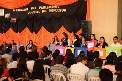 J�venes debatieron sobre la �Escuela que Queremos� en el Parlamento Estudiantil del Mercosur 