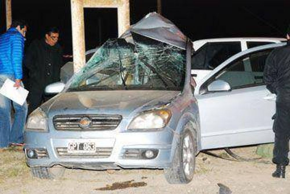 Muri� una mujer en violento choque en el acceso sur