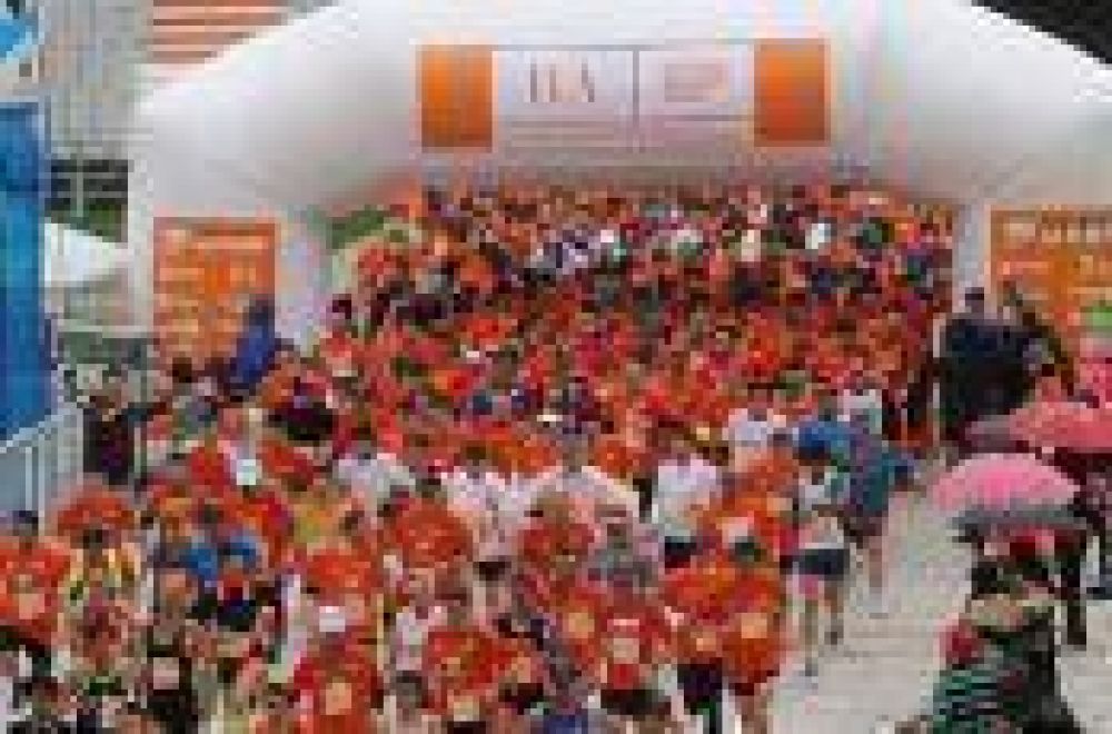 "Damos vuelta a La Plata", con m�s de tres mil personas