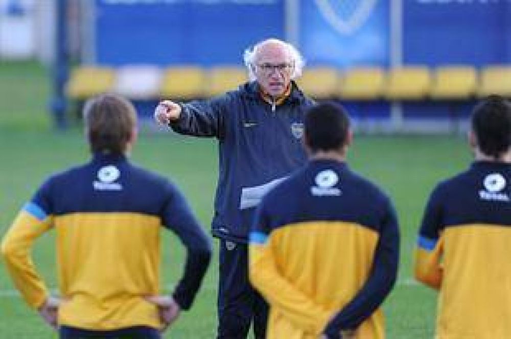 Carlos Bianchi, preocupado por las lesiones: "Cada 90 minutos hay que cambiar la defensa"