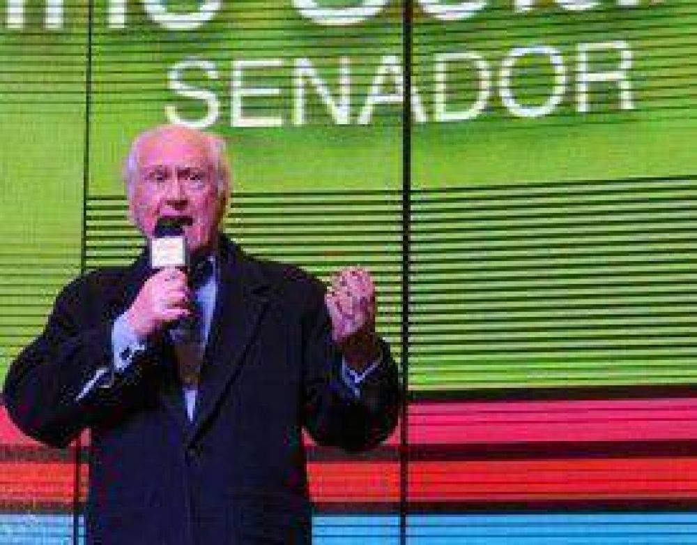 Pino: "Estoy al frente de una propuesta y no me he bajado"
