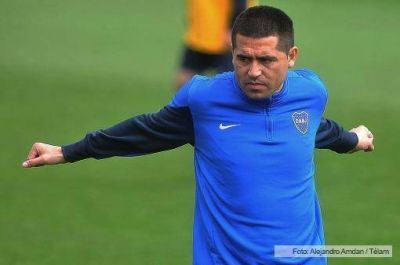 Rom�n calienta el cl�sico: "Tener la gente a favor puede jugar en contra"
