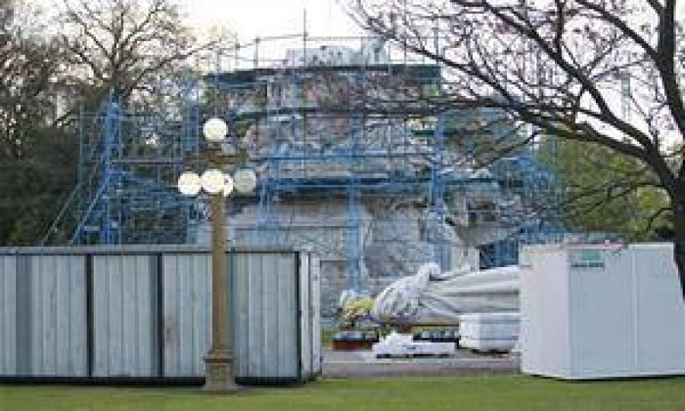 La colectividad italiana pide que se ampl�e la protecci�n sobre el monumento a Col�n