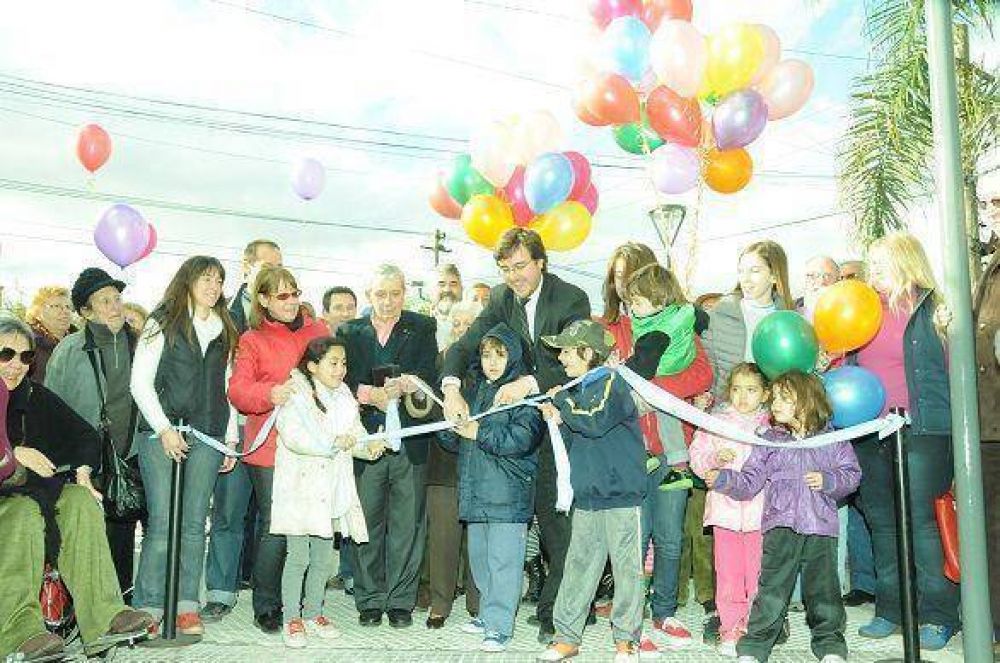 Ghi inaugur� una nueva peatonal