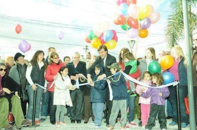 Ghi inaugur� una nueva peatonal