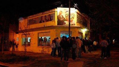 Kirchneristas inauguran local en Basavilbaso 