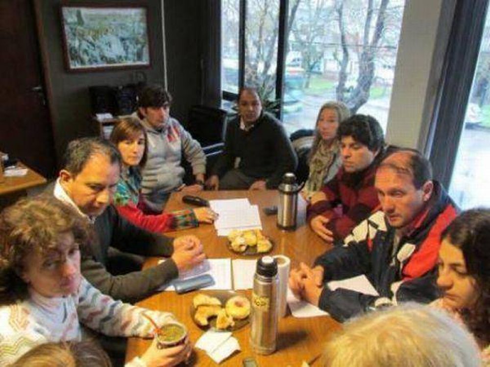 Gremios docente se unen para abordar situaciones de conflicto en la escuela