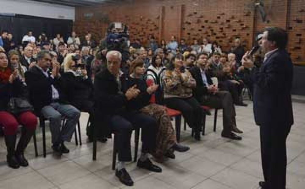 Lan�s celebr� el 69� aniversario de su autonom�a