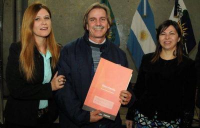 La Matanza: Batakis entreg� 434 escrituras de bien de familia