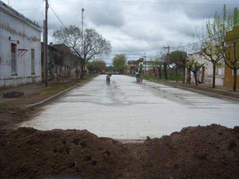 El Intendente inaugur� cuadras de asfalto en O�Brien