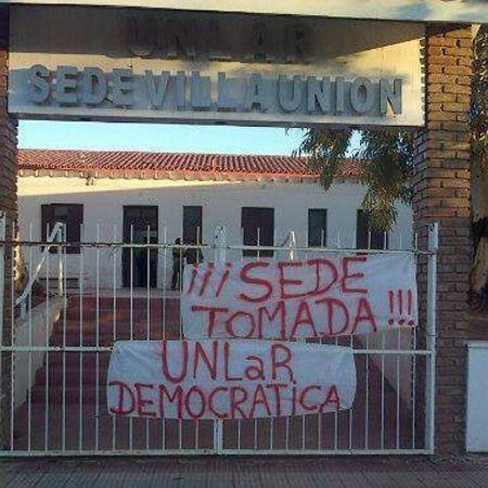 Continua tomada la sede Villa Uni�n y realizan actividades para pasar las horas