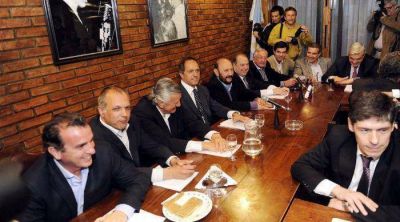 Gobernadores e intendentes ratifican aval a Cristina