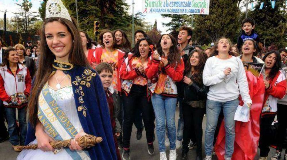 Calurosa bienvenida a la nueva Reina de los Estudiantes