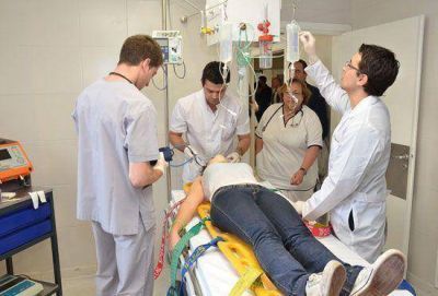 Con un simulacro se present� la nueva guardia del Hospital