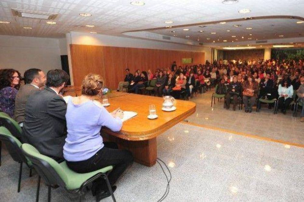 M�s de 300 docentes se capacitaron sobre acoso escolar