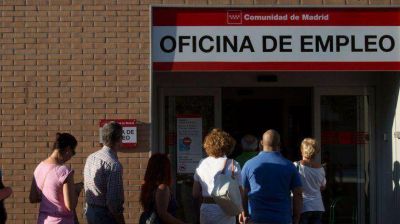 Baj� el desempleo en la Eurozona por primera vez desde 2011