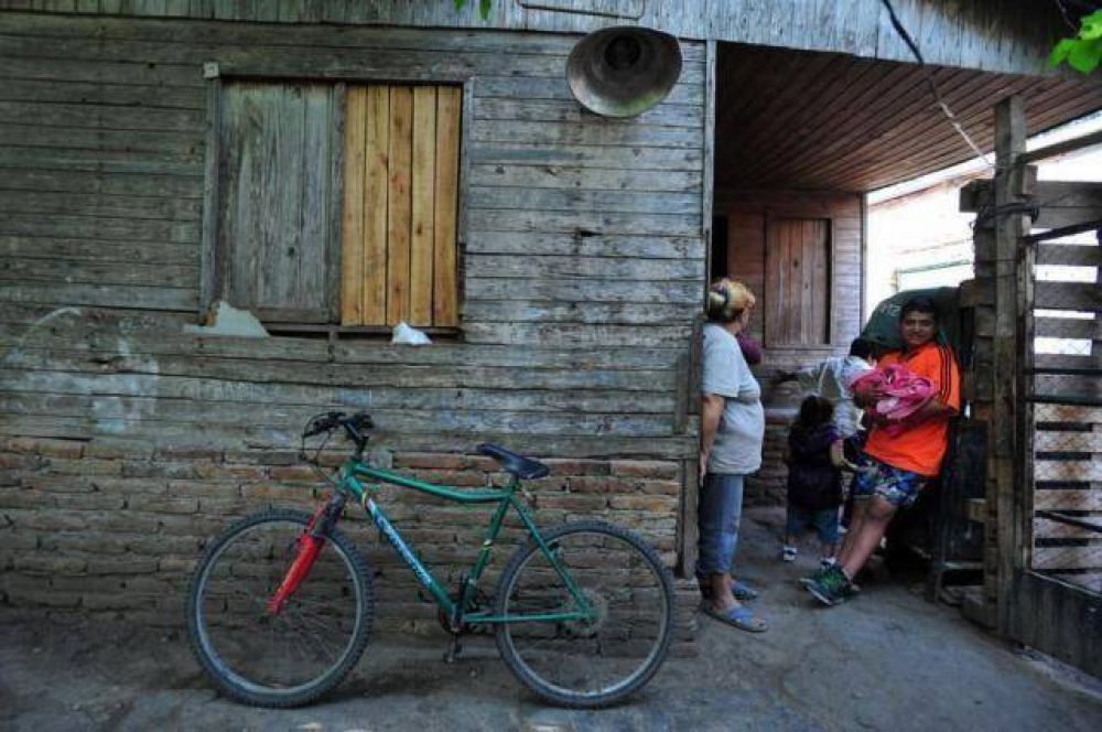 Desde marzo, 58 familias esperan irse de la villa