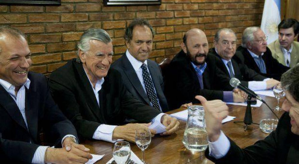Al tradicional 'respaldo' a CFK, el PJ sum� un expl�cito pedido "a votar por el oficialismo" en octubre