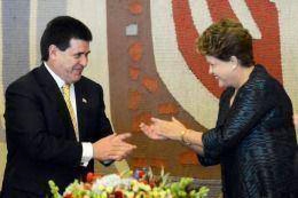 Dilma Rousseff insta a Cartes a que Paraguay ingrese al Mercorsur