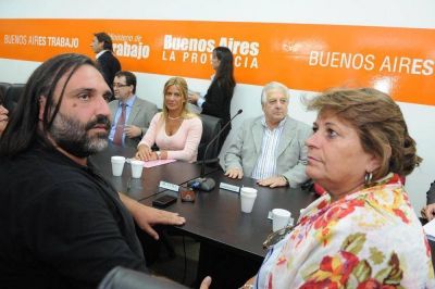 Docentes advierten a Scioli y De Lucia que el l�mite por los salarios adeudados es el 7 de octubre