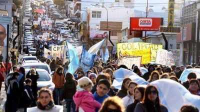 M�s de 3.000 personas volvieron a marchar por la educaci�n