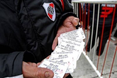 Ya no quedan entradas para el Supercl�sico, pero en la reventa alcanzan los dos mil pesos
