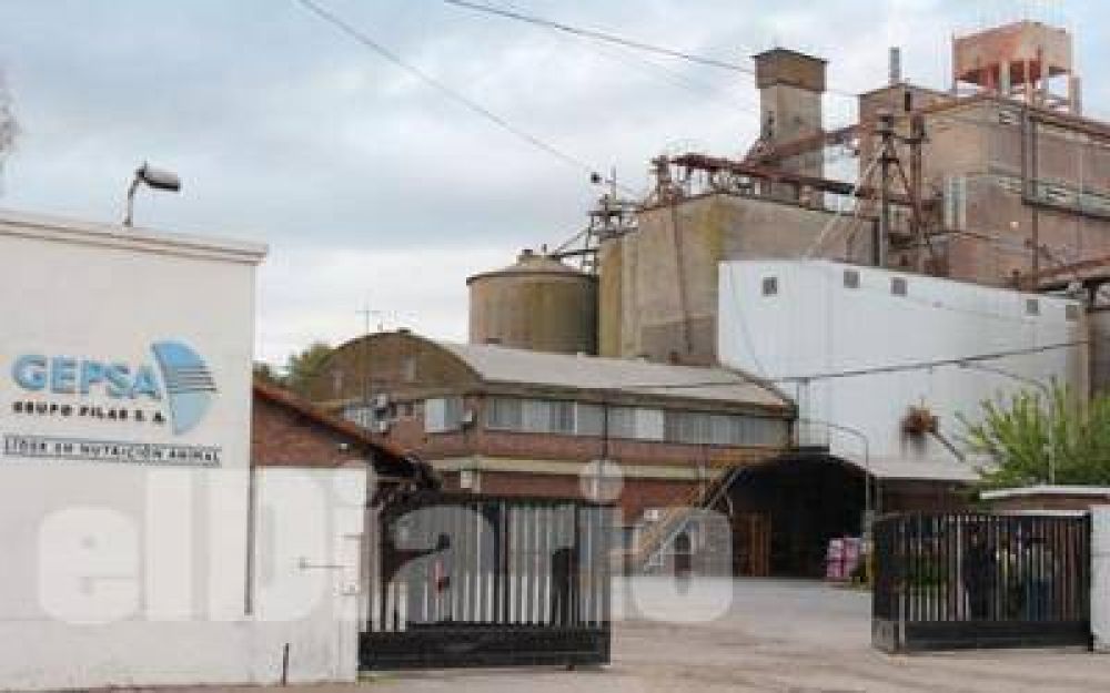 Pilar: Operario de 19 a�os muri� al hundirse en un silo con soja