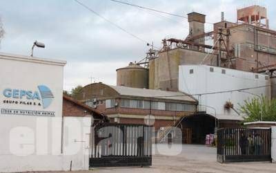Pilar: Operario de 19 a�os muri� al hundirse en un silo con soja