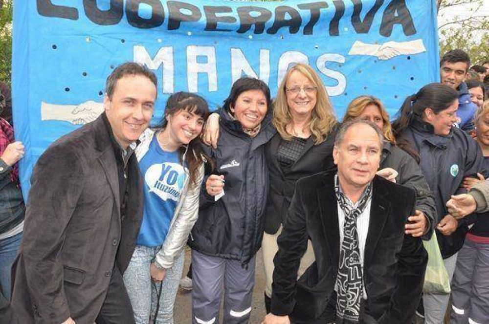 Alberto Descalzo y Alicia Kirchner inauguraron obras para Ituzaing�
